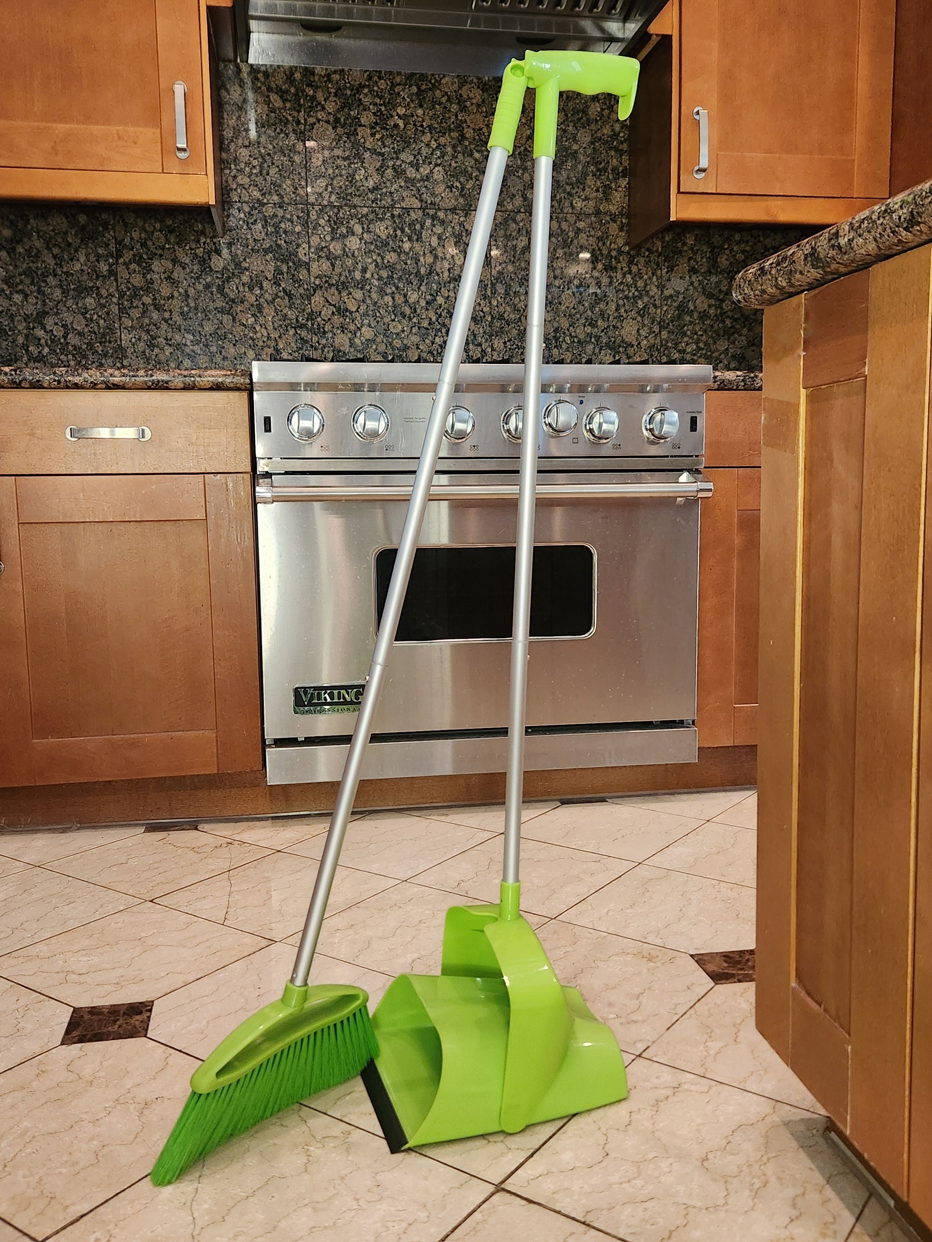 Extendable Upright Dustpan and Broom Set - PortoTrash